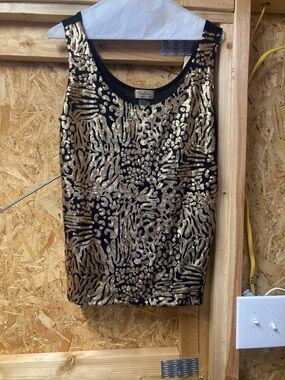 BOUTIQUE ESSENTIALS/Black & Gold Sequin Tank Top